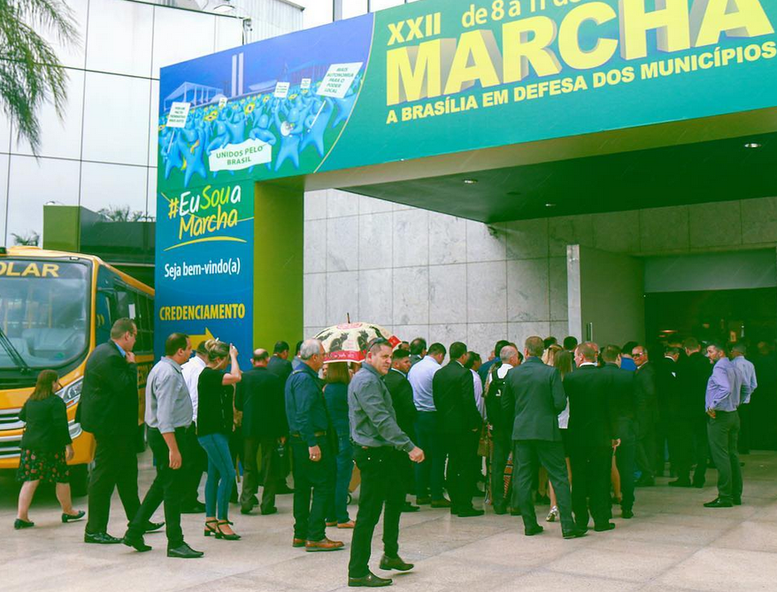 Prefeitos chegam a evento de lançamento da Marcha[fotografo]CNM[/fotografo]