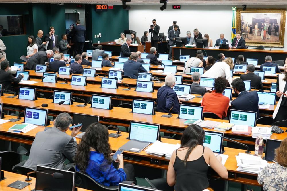 Estimativa é que debates se estendam por 30 horas[fotografo]Pablo Valadares/Ag. Câmara[/fotografo]