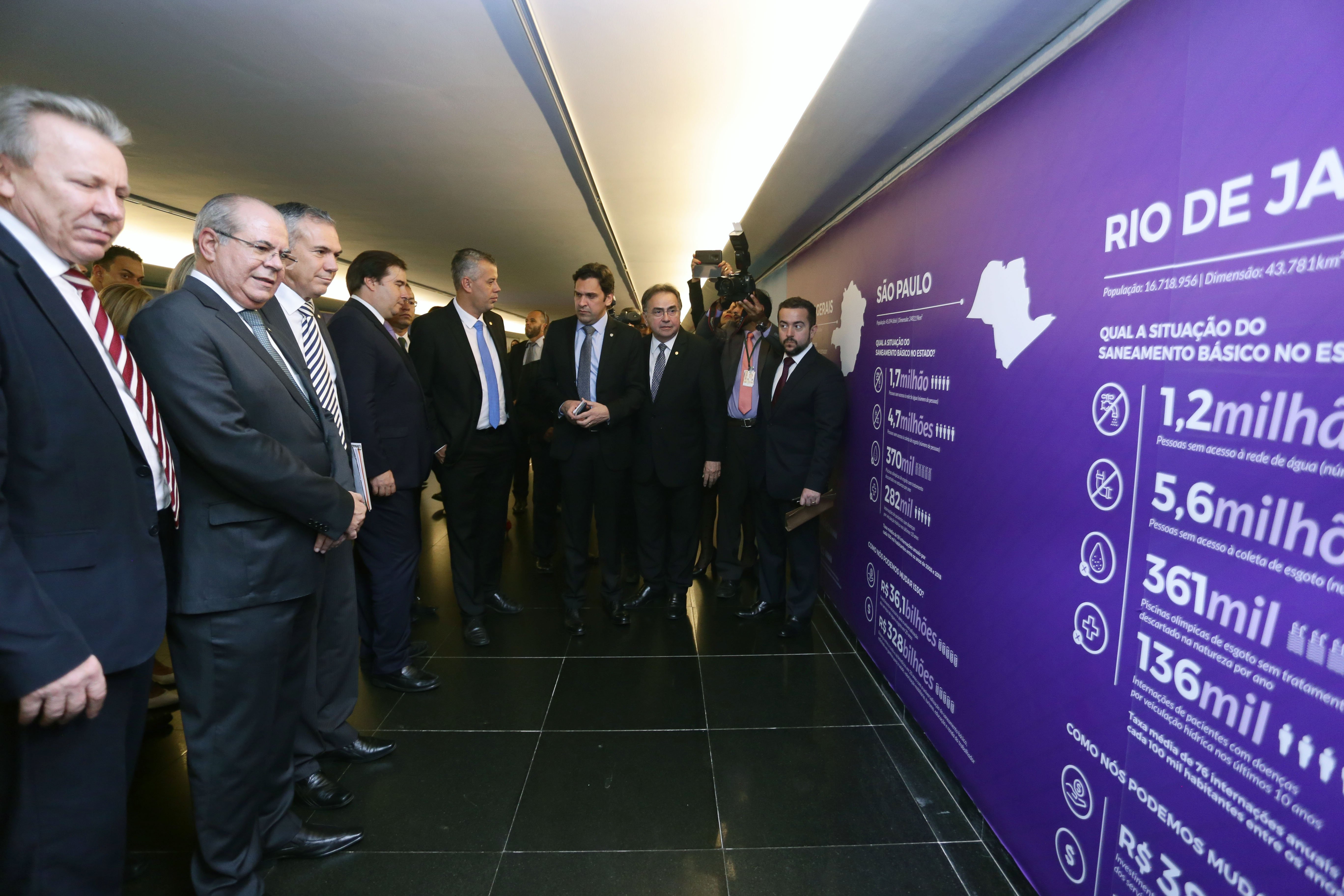 Deputados inauguram uma exposição na Câmara dos Deputados com números sobre o saneamento no Brasil[fotografo]Michel Jesus/Câmara[/fotografo]