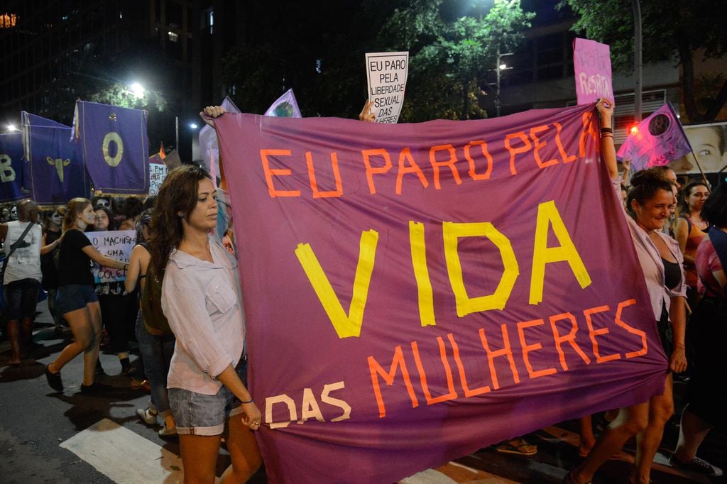 Rio de Janeiro, 2017 - Diversas entidades e grupos do movimento feminista participam da Marcha Mundial das Mulheres, pela igualdade de gêneros e combate à violência, no centro da cidade (Fernando Frazão/Agência Brasil)