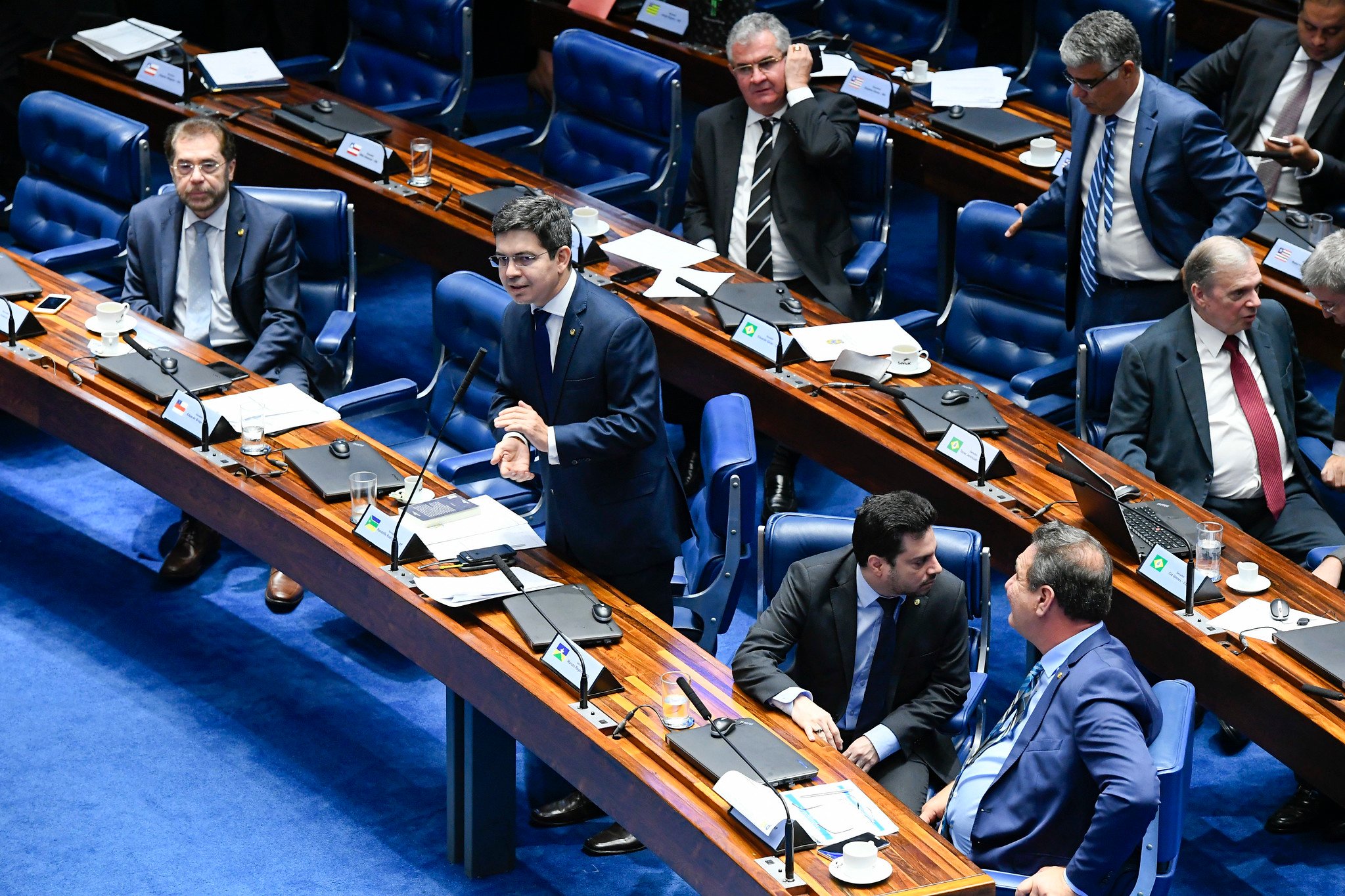 Randolfe (falando ao centro) e Angelo Coronel (atrás) contestam cortes orçamentários no ensino superior[fotografo]Marcos Oliveira/Agência Senado[/fotografo]