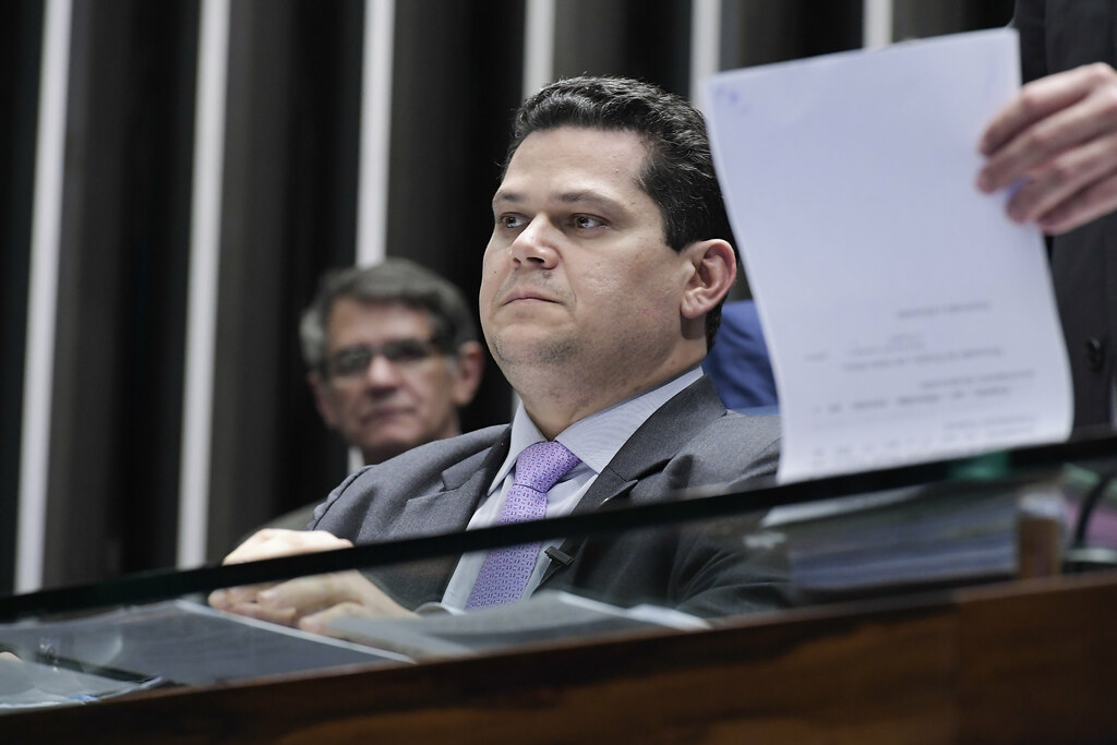 Para presidente do Senado, mudança proposta pelo governo viola a Constituição