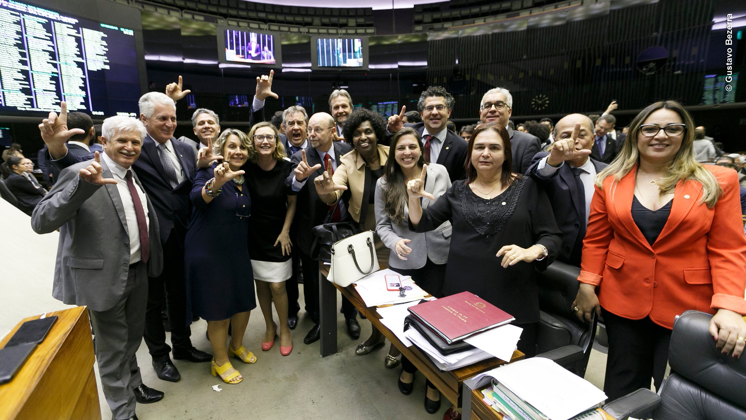 Bancada petista comemorou retirada dos registros sindicais do controle de Moro[fotografo]Lula Marques/PT na Câmara[/fotografo]