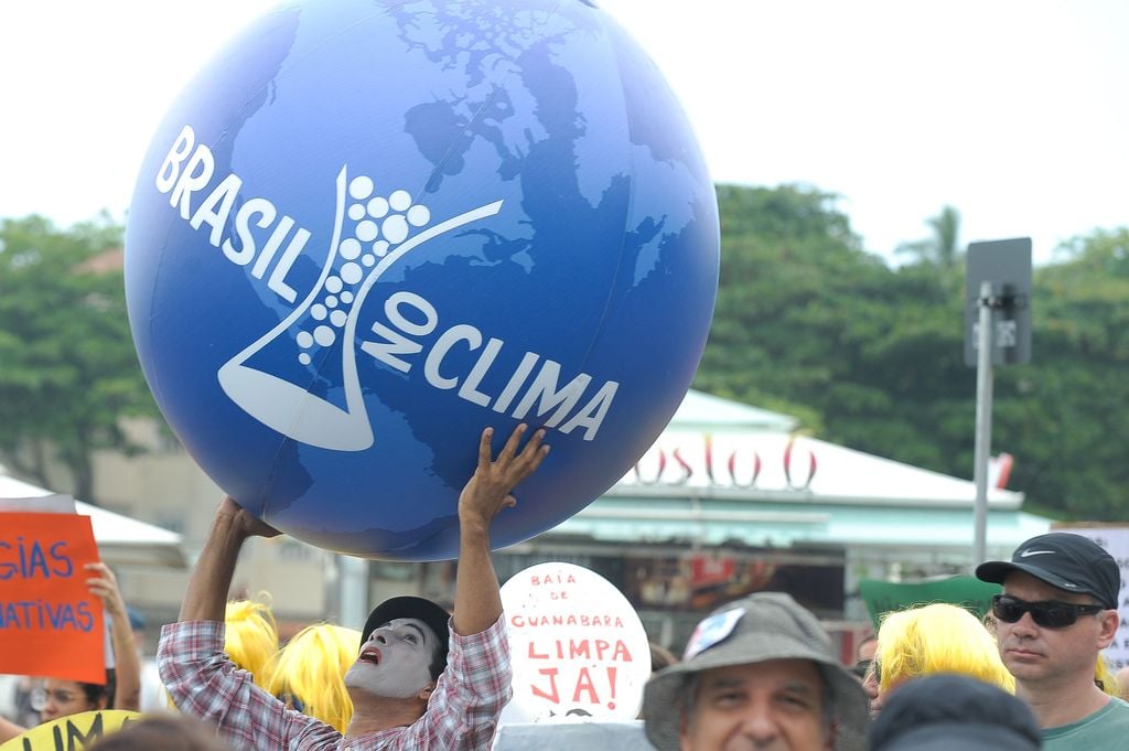 Rio de Janeiro, 2015 - Manifestantes realizam a Marcha Global pelo Clima na orla do Rio chamando a atenção da população da cidade para a gravidade das mudanças climáticas globais.(Tomaz Silva/Agência Brasil)