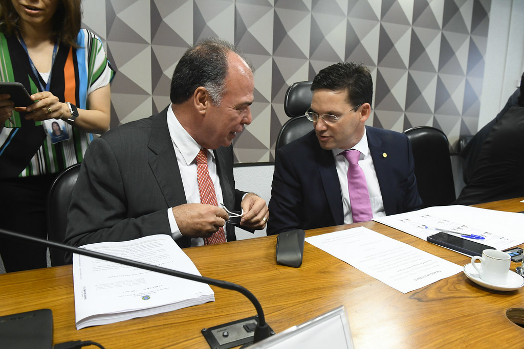 O relator, Fernando Bezerra Coelho, e o presidente da comissão especial, deputado João Roma, durante a reunião desta quinta-feira.[fotografo]Marcos Oliveira/Agência Senado[/fotografo]