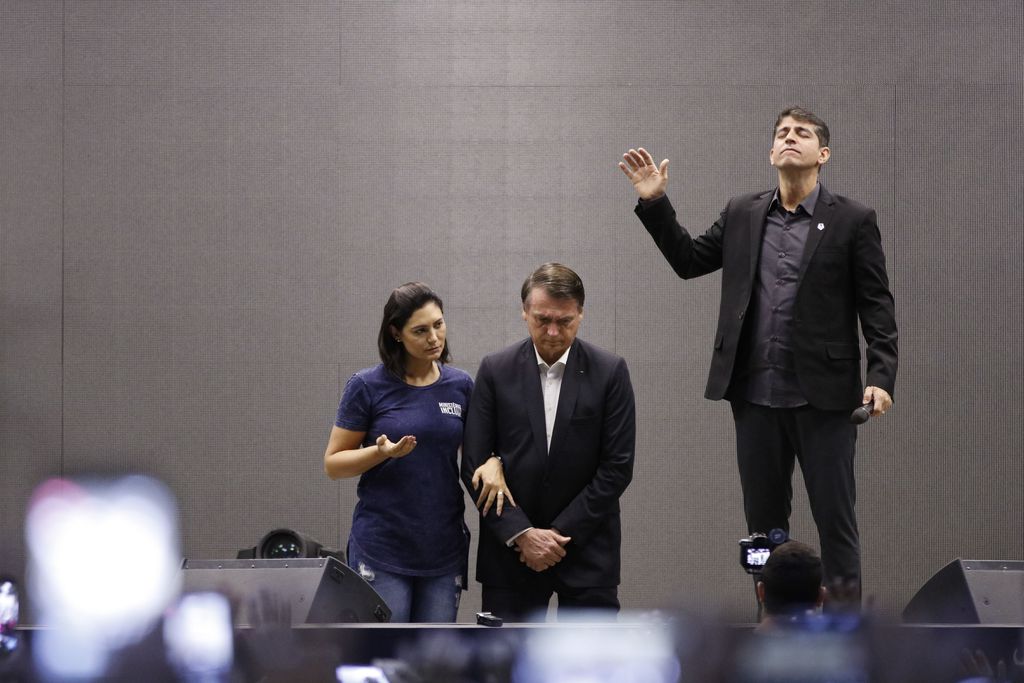 O presidente da República, Jair Bolsonaro, assiste ao culto na Igreja Batista Atitude,acompanhado da  esposa, Michelle Bolsonaro e o pastor Josué Valandro.