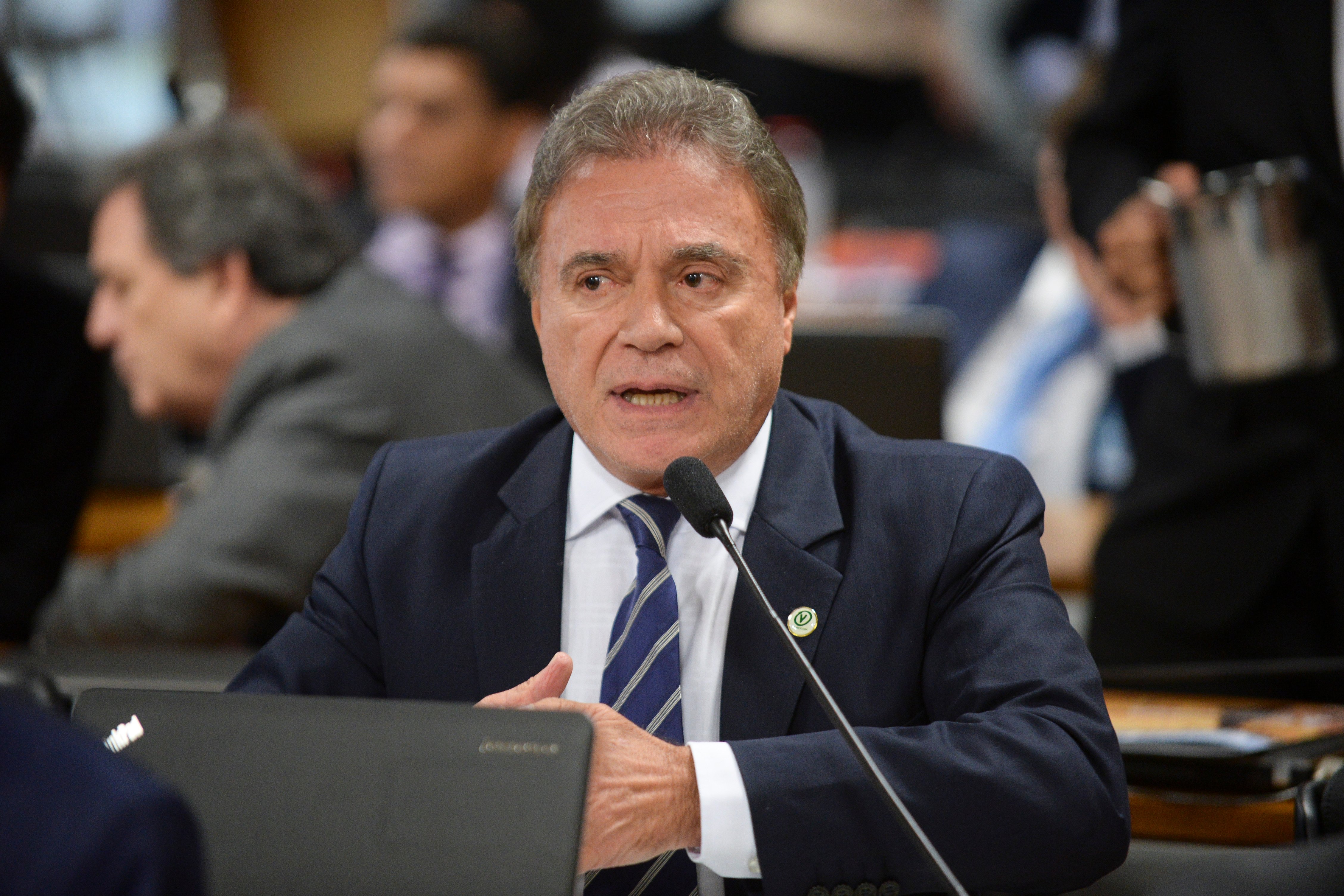 Alvaro Dias (Podemos-PR), 
. Foto: Agência Senado

Em pronunciamento, senador Alvaro Dias (PV-PR). 

Foto: Jefferson Rudy/Agência Senado