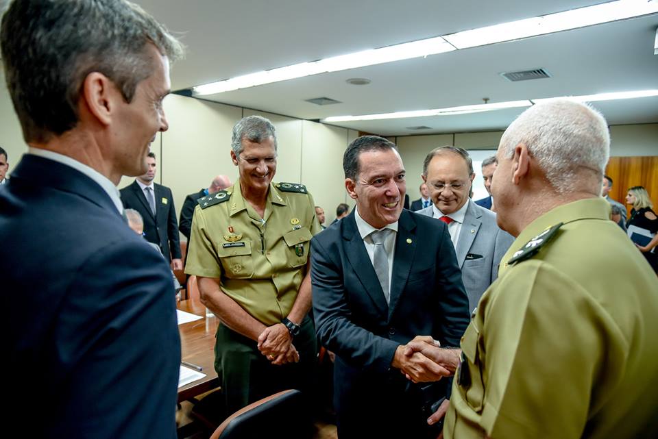 Vinícius Carvalho (centro) é oo relator da reforma da Previdência dos militares.[fotografo]Reprodução/Facebook[/fotografo]