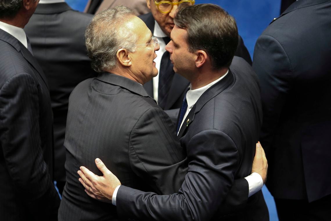 Um dos novos rostos da atual legislatura, Flávio Bolsonaro começa o mandato pressionado por denúncias, assim como Renan, velho conhecido da política brasileira e campeão em número de investigações entre os senadores[fotografo]Fábio Rodrigues Pozzebom/ABr[/fotografo]