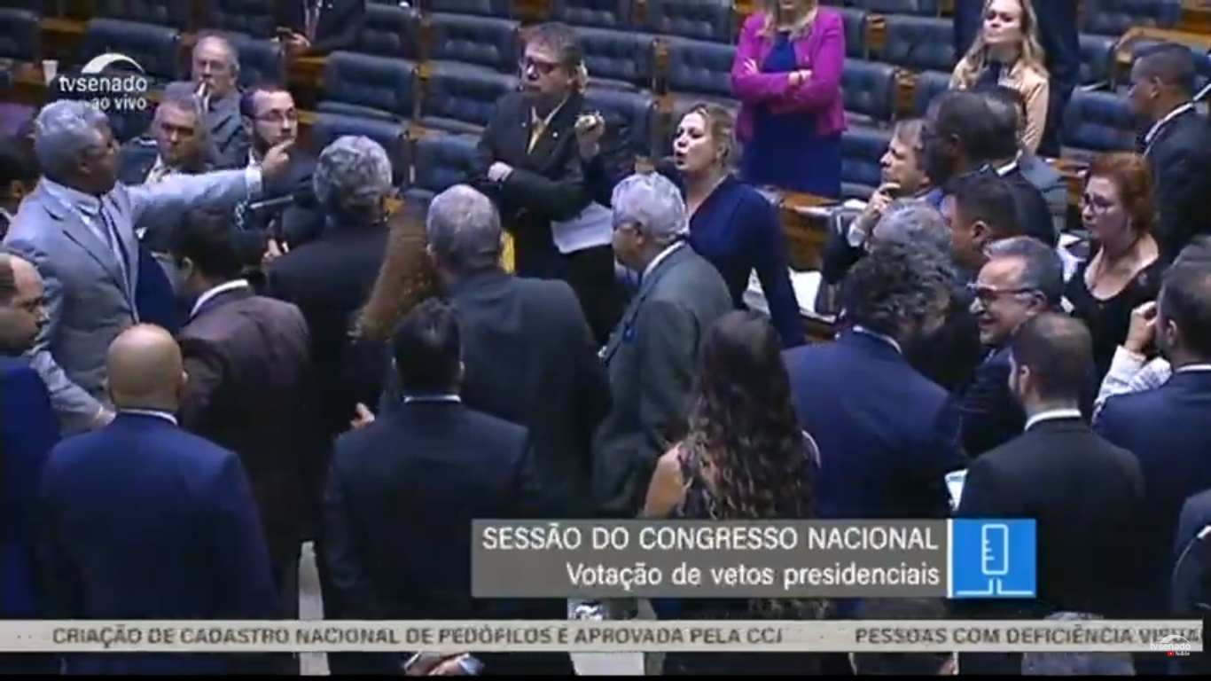 Joice e Olímpio torcaram farpas ao final da sessão[fotografo]TV Senado[/fotografo]