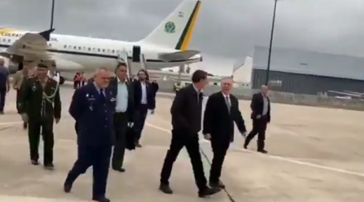 Em viagem para o Japão, presidente fez escala em Portugal