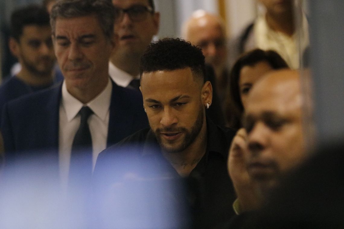 Neymar deixa delegacia após depoimento no Rio de Janeiro[fotografo]Fernando Frazão / Agência Brasil[/fotografo]