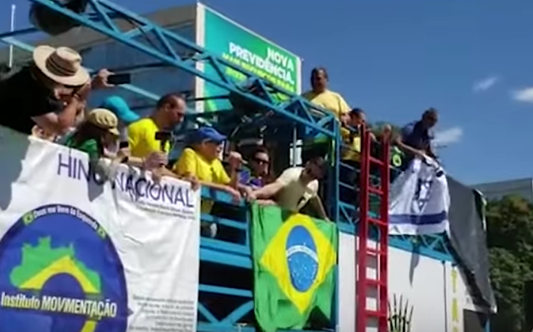 De boné, general Heleno Augusto discursou ao lado de Eduardo Bolsonaro depois de chegar de viagem ao Japão[fotografo]Reprodução[/fotografo]