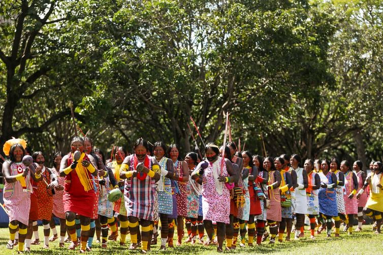 Segundo Bolsonaro, índios 