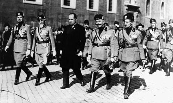 Mussolini e quatro de seus generais na Marcha sobre Roma, que abriu caminho para a instauração do fascismo[fotografo]Reprodução[/fotografo]