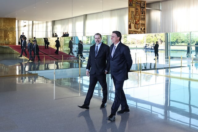 (Brasília - DF, 28/05/2019) Presidente da República, Jair Bolsonaro, durante café da manhã com Dias Toffoli, Presidente do Supremo Tribunal Federal; Davi Alcolumbre, Presidente do Senado Federal; Rodrigo Maia, Presidente da Câmara dos Deputados; Onyx Lorenzoni, Ministro-Chefe da Casa Civil da Presidência da República; Paulo Guedes, Ministro de Estado da Economia, e Augusto Heleno, Ministro-Chefe do Gabinete de Segurança Institucional da Presidência da República.rFoto: Marcos Corrêa/PR