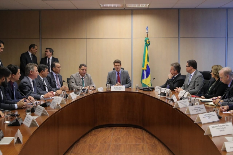 Ricardo Salles, ministro do Meio Ambiente, e governadores da Amazônia Legal em reunião no dia 10 de julho. Foto: Divulgação MMA