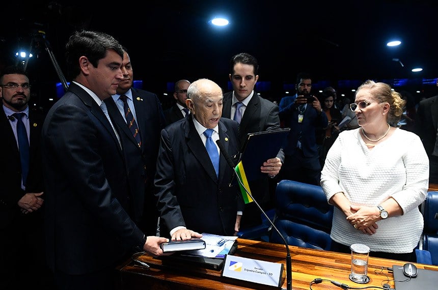 Juramento de Siqueira Campos no Senado. Foto: Marcos Oliveira/Agência Senado