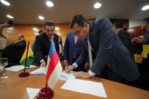 Governadores da Amazônia Legal assinam documentos endereçados ao presidente Jair Bolsonaro[fotografo]Diego Peres/Secom-AM[/fotografo]