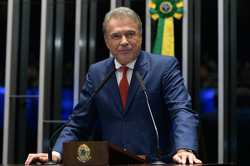 O senador Alvaro Dias (Podemos-PR) foi convidado pelo partido para sair como candidato à presidência da República neste domingo (31). Foto: Pedro França/Agência Senado