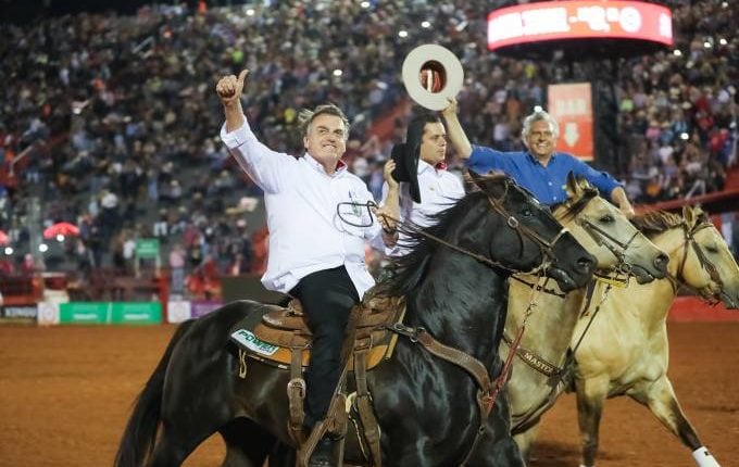 Bolsonaro desfilou a cavalo com o governador de Goiás, Ronaldo Caiado. Foto: Marcos Corrêa/PR