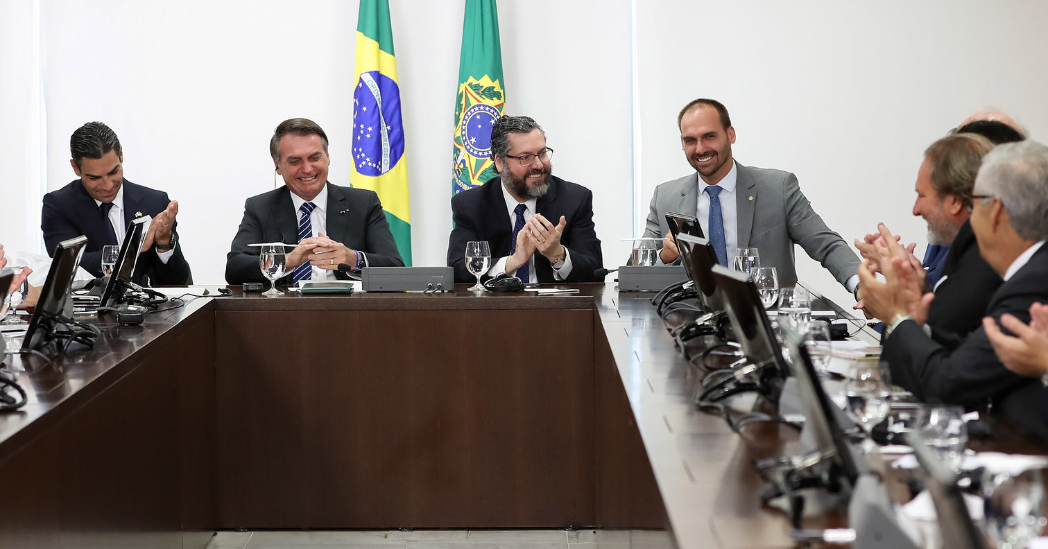 Bolsonaro, o ministro das Relações Exteriores, Ernesto Araújo, e Eduardo receberam na última semana o prefeito de Miami, Francis X. Suarez[fotografo]Marcos Corrêa/PR[/fotografo] 