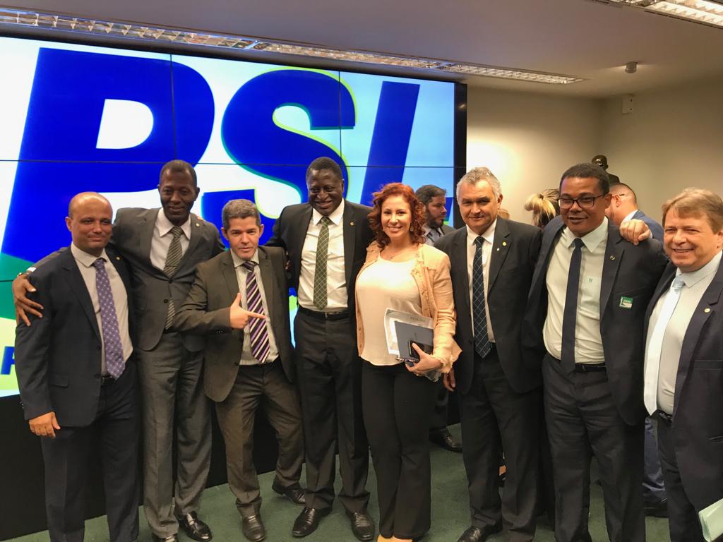 Bancada e membros do PSL reunidos. Reprodução/Facebook[/fotografo]