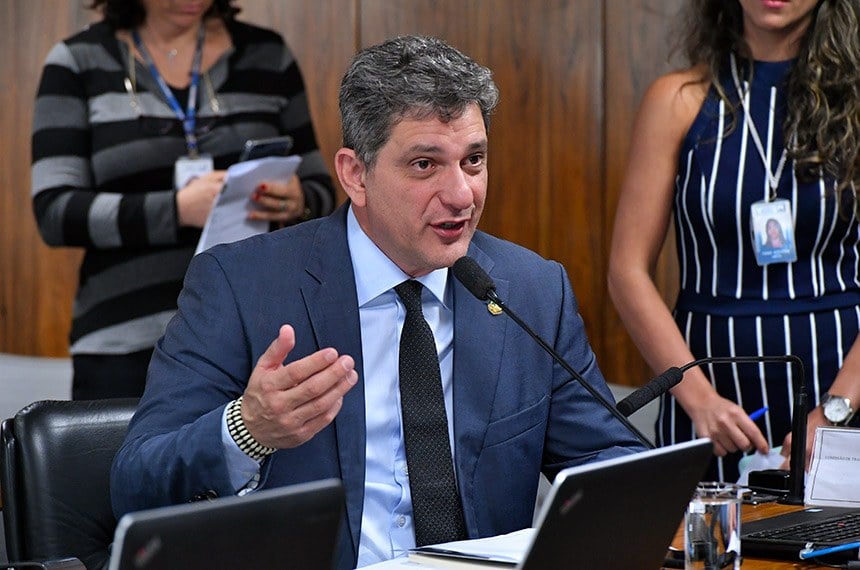 Autor do requerimento, o senador Rogério Carvalho (PT-SE) quer saber se liberação configura compra de votos. Foto: Agência Senado