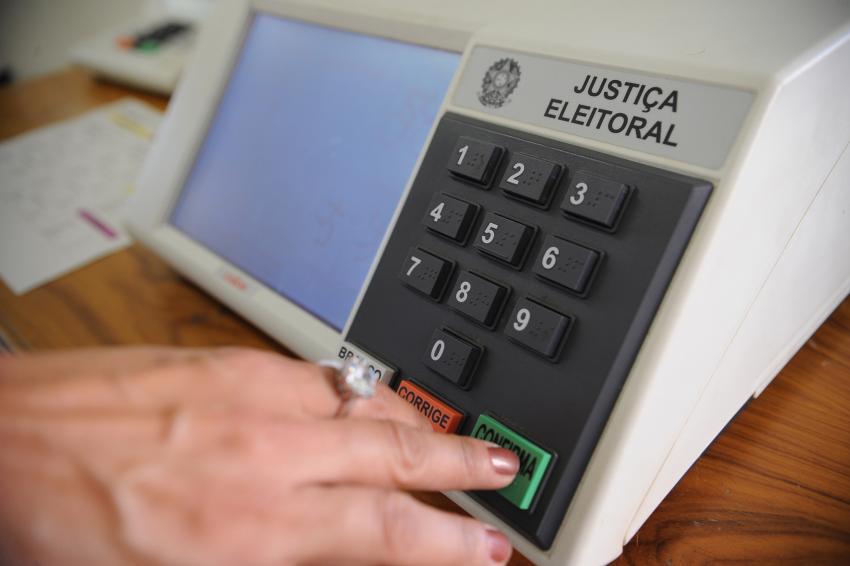 É inegável que há um traço autoritário no voto obrigatório. O fato de o Estado determinar que um cidadão seja obrigado a participar das escolhas dos governantes. Foto: TSE 