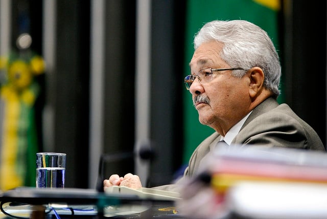 Elmano Ferrer tirou assinatura da CPI da Lava Toga. Foto: Marcos Oliveira/Agência Senado.