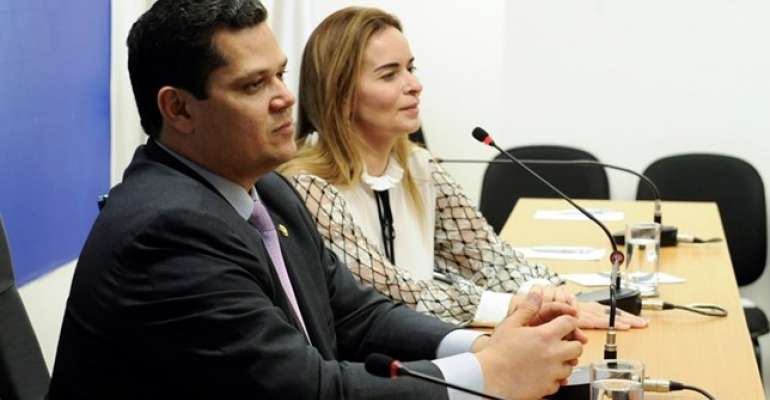 Relatório da senadora Daniella Ribeiro que muda regime das empresas telefônicas foi aprovado em comissão do Senado.

[fotografo] Jonas Pereira / Agência Senado [/fotografo]