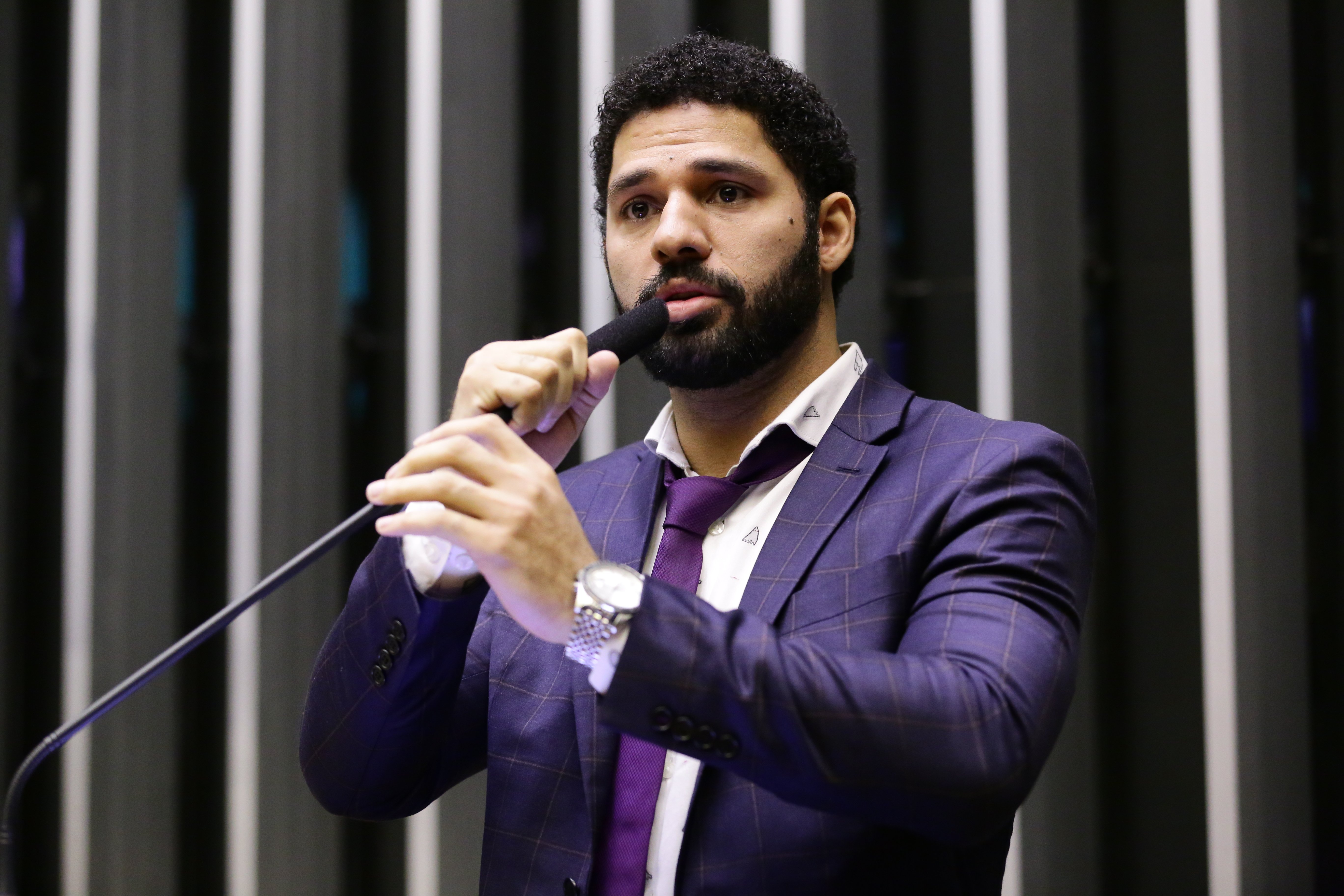 Ativista de direitos humanos, David Miranda assumiu o mandato após a renúncia de Jean Wyllys, no começo de 2019, e desistiu da reeleição após ser internado com uma infecção. Foto: Michel Jesus/ Câmara dos Deputados 