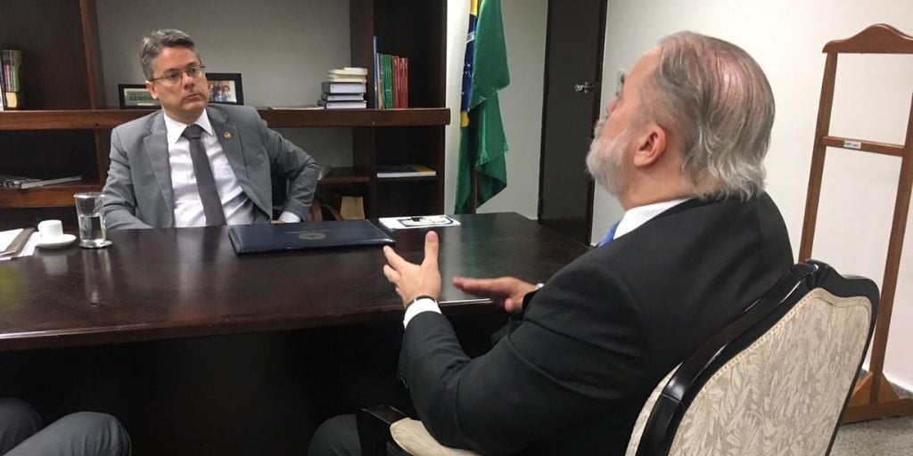 Alessandro Vieira recebeu Aras em seu gabinete. Na ocasião, Aras disse que falou a Bolsonaro sobre independência do MP, mas revelou postura estadista. Foto: Reprodução/Twitter