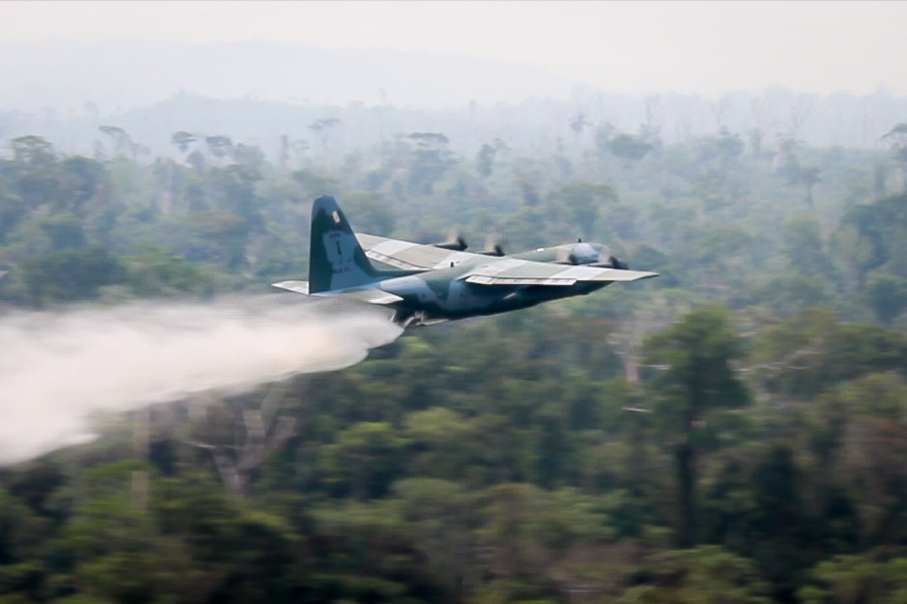 Aeronave C-130 Hércules usada no combate aos focos de incêndio na Amazônia[fotografo]