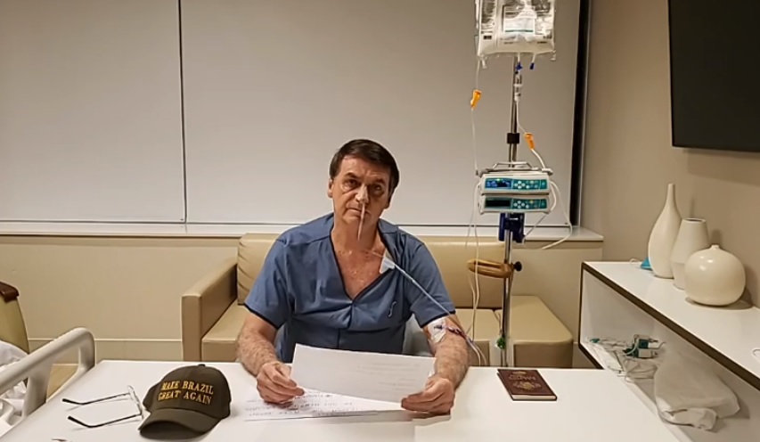 Bolsonaro segue internado em São Paulo. Ele fez uma live de apenas três minutos nesta quinta e não falou quando receberá alta. Foto: Reprodução/Facebook