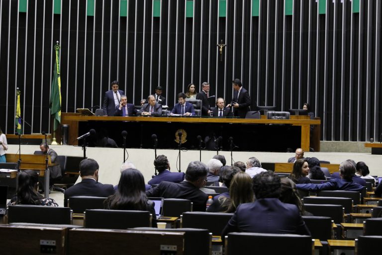 Câmara analisa mudança em lei das licitações.
[fotografo] Agência Câmara [/fotografo]