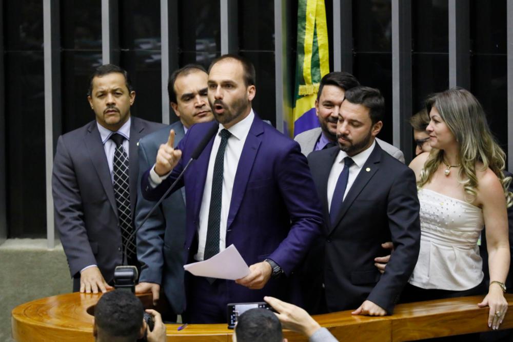 Deputados do PSL durante discurso. Fusão com o DEM 