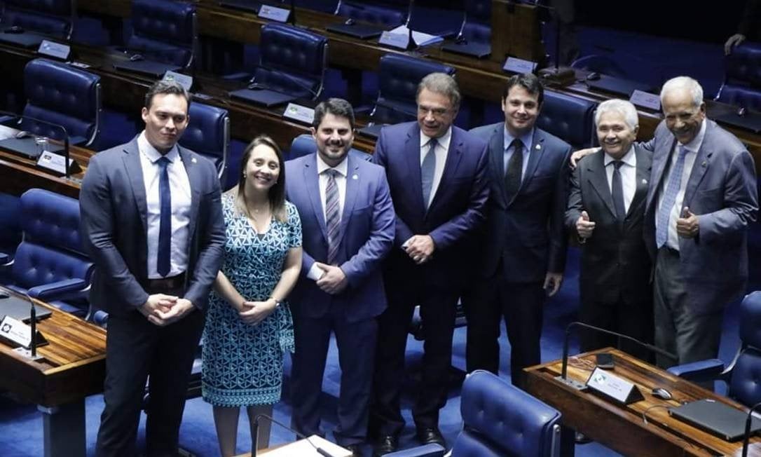 Da esquerda para a direita: Styvenson Valentim, Renata Abreu, Marcos do Val, Alvaro Dias, Reguffe, Elmano Férrer e Oriovisto Guimarães. Renata e Alvaro estão à frente das novas filiações[fotografo]Twitter[/fotografo]