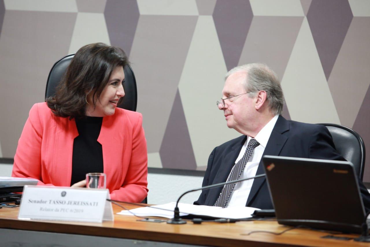 A presidente da CCJ, Simone Tebet, e o relator, Tasso Jereissati, na abertura da reunião para votar a reforma da Previdência[fotografo]Paulo Castello[/fotografo]