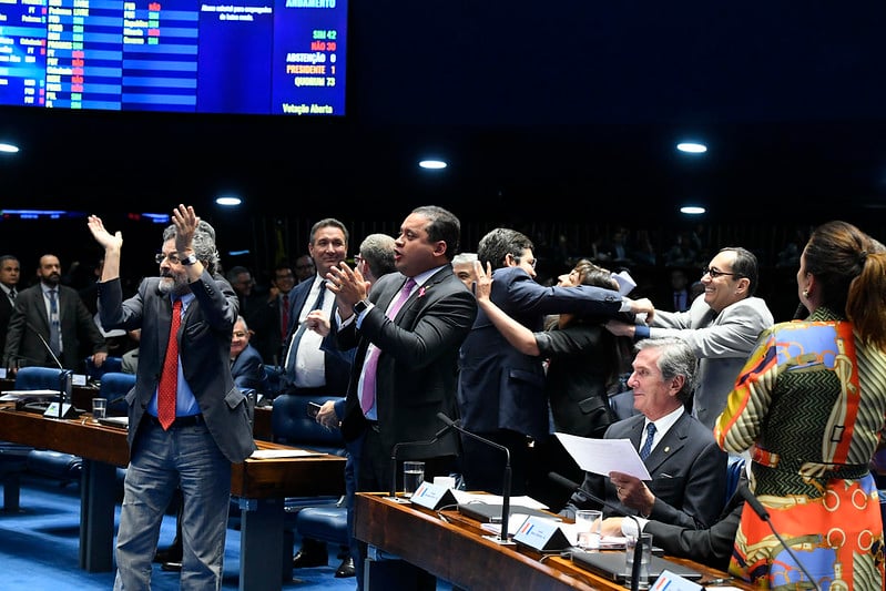 Oposição comemora aprovação do destaque que evita o endurecimento das regras do abono salarial. Foto: Roque de Sá/Agência Senado