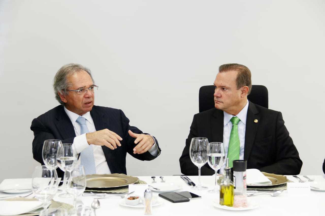 Guedes falou sobre o pacto federativo durante almoço com o bloco parlamentar Vanguarda, que é liderado pelo senador Wellington Fagundes. Foto: Reprodução/Twitter