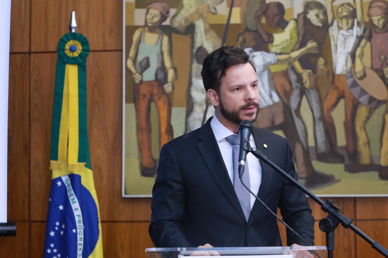 Professor Israel é o coordenador da Frente Parlamentar Mista em Defesa do Serviço Público [fotografo]Bárbarah Queiroz[/fotografo]