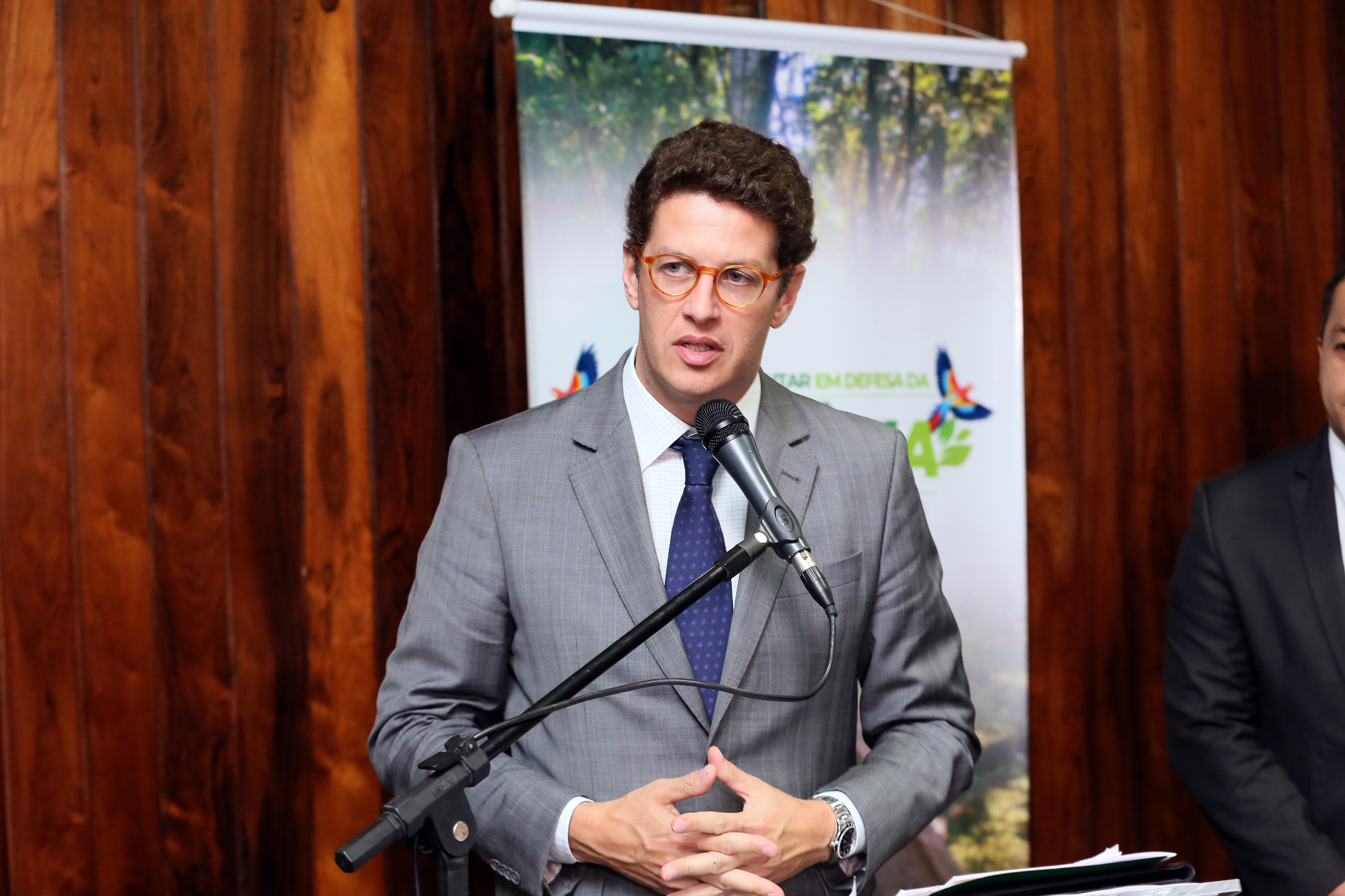 Diante do derramamento de óleo que atinge o litoral nordestino, o ministro do Meio Ambiente, Ricardo Salles, atacou o governador da Bahia, Rui Costa (PT)
[Claudio Andrade/Câmara dos Deputados]