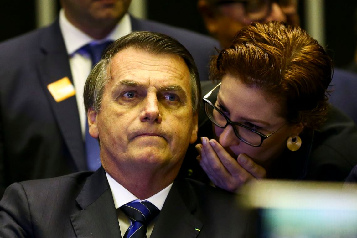 Carla Zambelli fala com o presidente Jair Bolsonaro [fotografo] Agência Câmara / Marcelo Camargo [/fotografo]