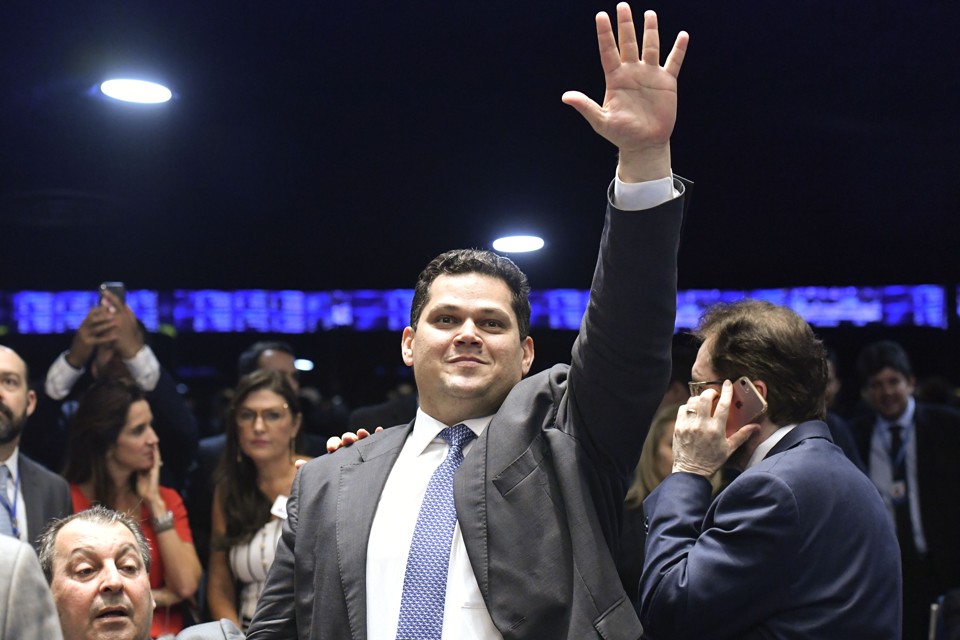 Presidente do Senado quer aprovar PEC que facilita repasse da União para municípios.


[fotografo] Agência Senado [/fotografo]