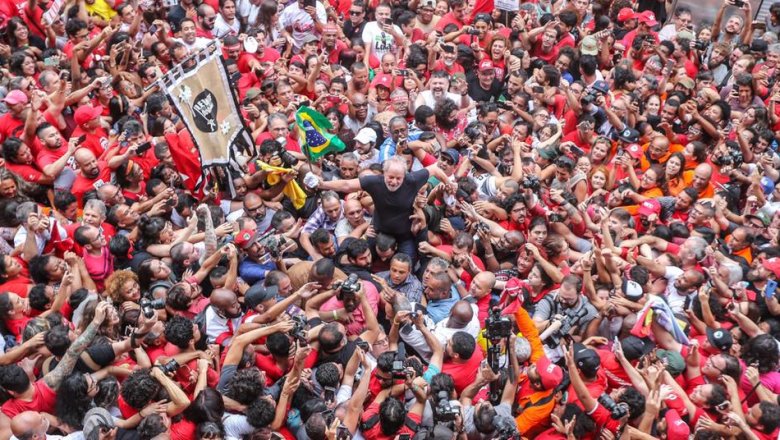 Lula após seu segundo discurso após a prisão [Foto Ricardo Stuckert / PT]