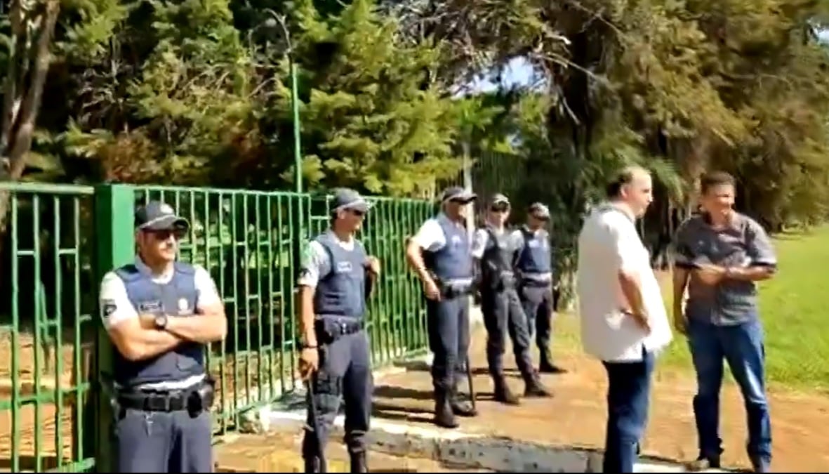 Polícia acompanha movimento na embaixada da Venezuela em Brasília