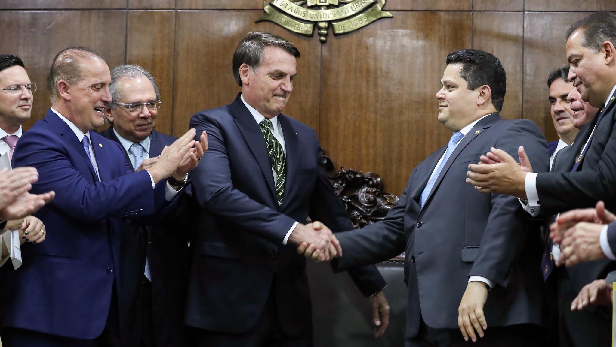 Paulo Guedes e Bolsonaro na cerimônia de entregue do pacote econômico a Davi Alcolumbre[fotografo]Marcos Corrêa/PR[/fotografo]