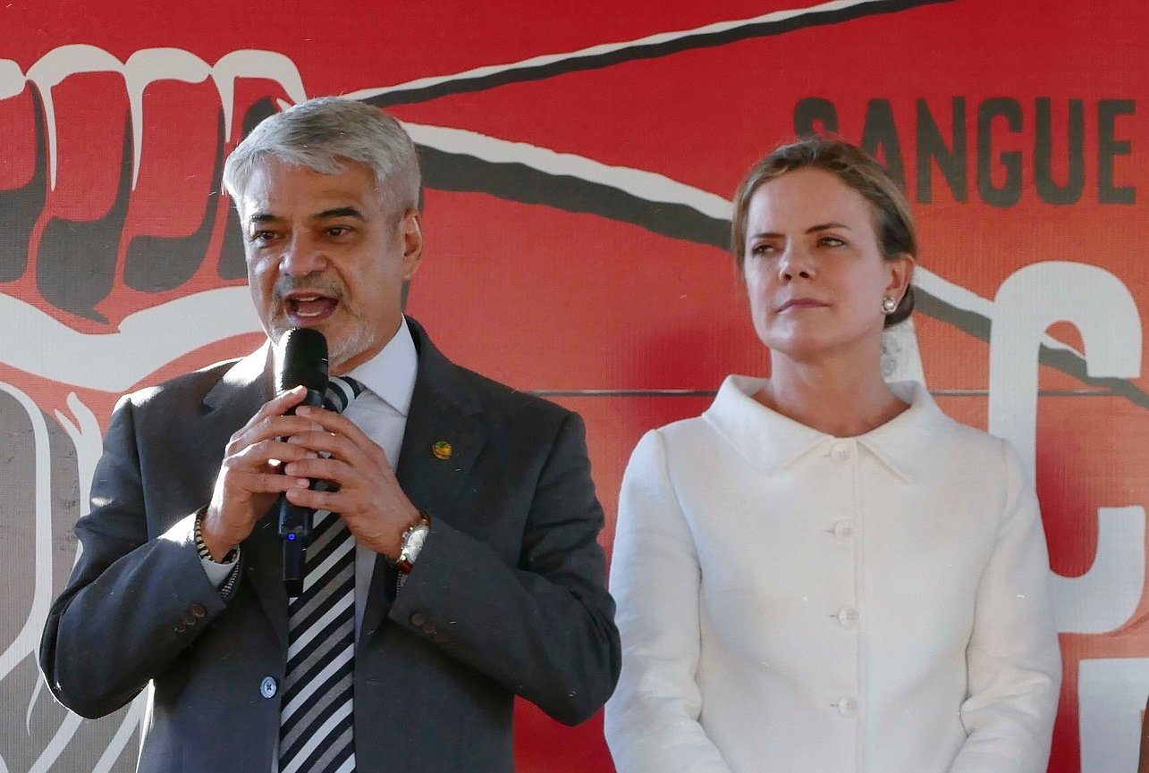 Senador Humberto Costa e a presidente do PT, Gleisi Hoffmann. Partido decide nesta segunda quem vai apoiar no Senado [fotografo] Leopoldo Silva/Agência Senado[/fotografo]