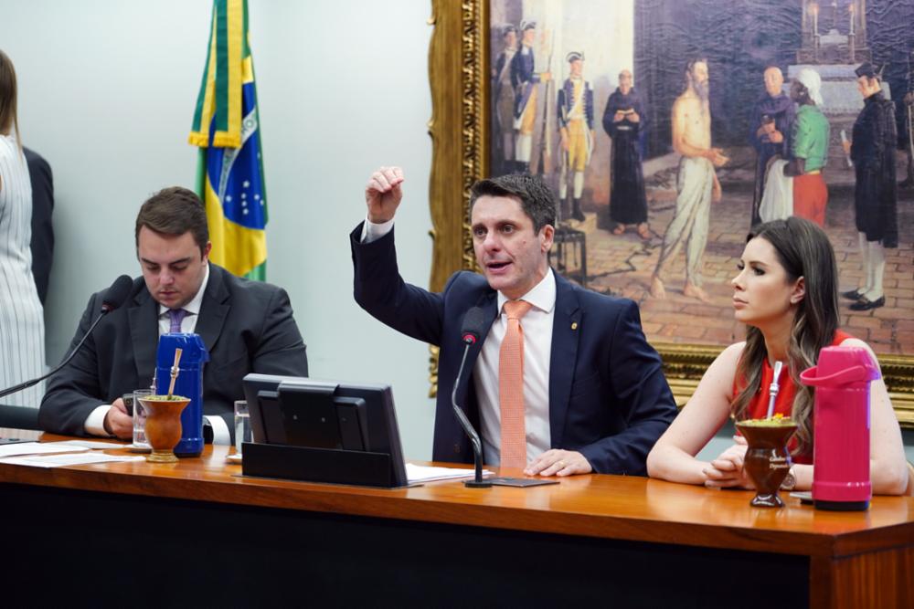 O presidente da CCJ, Felipe Francischini, o autor da proposta, Alex Manente, e a relatora, Caroline de Toni[fotografo]Ag. Câmara[/fotografo]